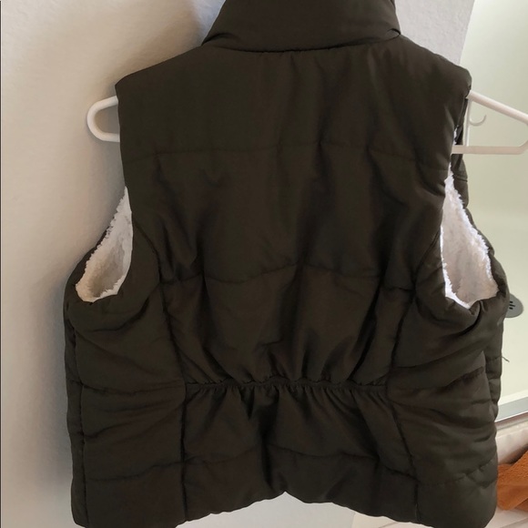 Puffer Vest - Picture 3 of 5